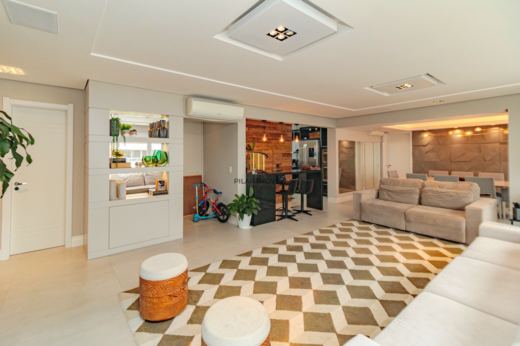 Apartamento 4 dormitórios no bairro Menino Deus