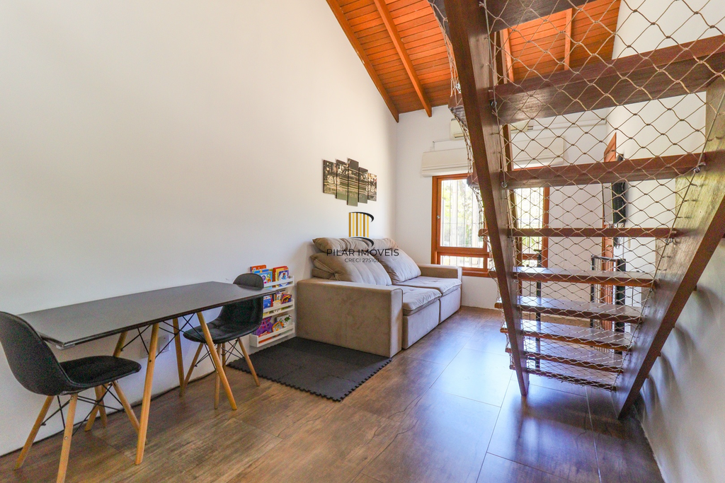 Casa 3 dormitórios no bairro Hípica