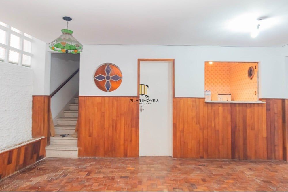 Casa 6 dormitórios no bairro Santana