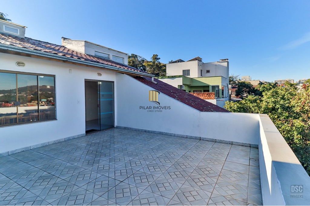 Casa 5 dormitórios no bairro Ipanema