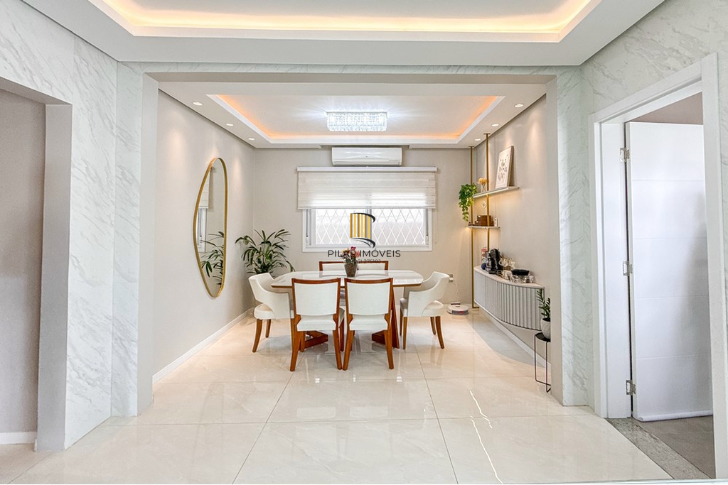 Casa 3 dormitórios no bairro Igara