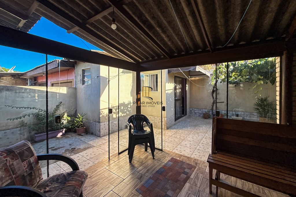 Casa 3 dormitórios no bairro Igara