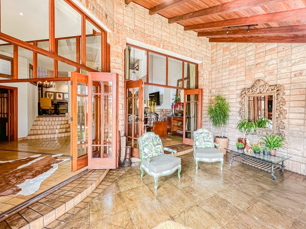 Casa 4 dormitórios no bairro Chácara das Pedras