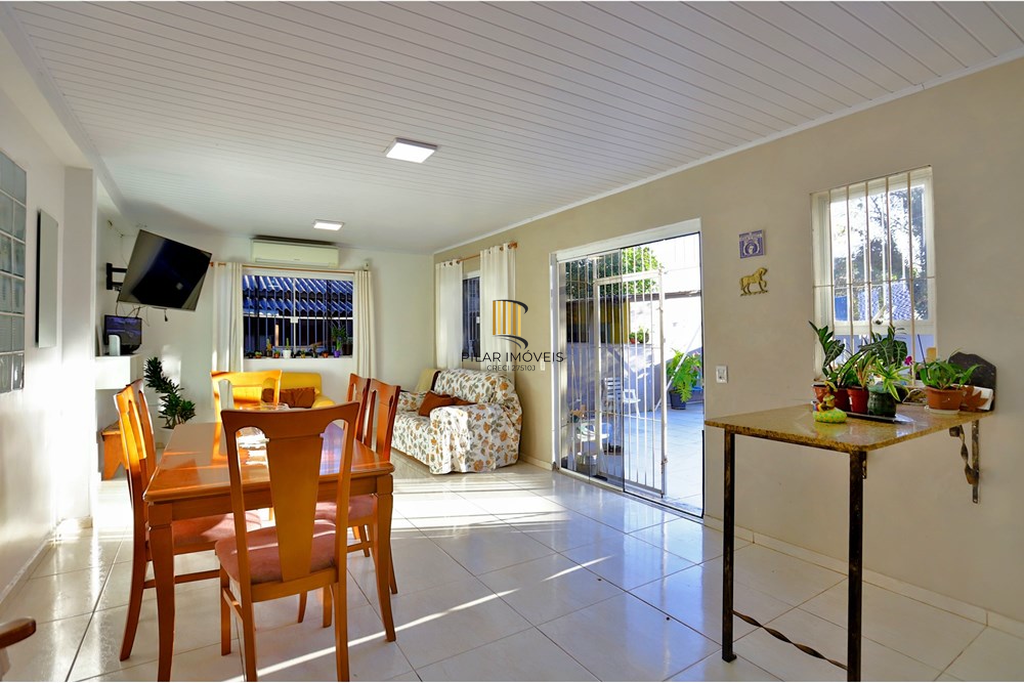 Casa 3 dormitórios no bairro Viamópolis