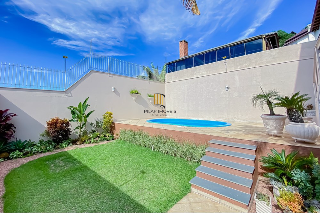 Casa 4 dormitórios no bairro Teresópolis