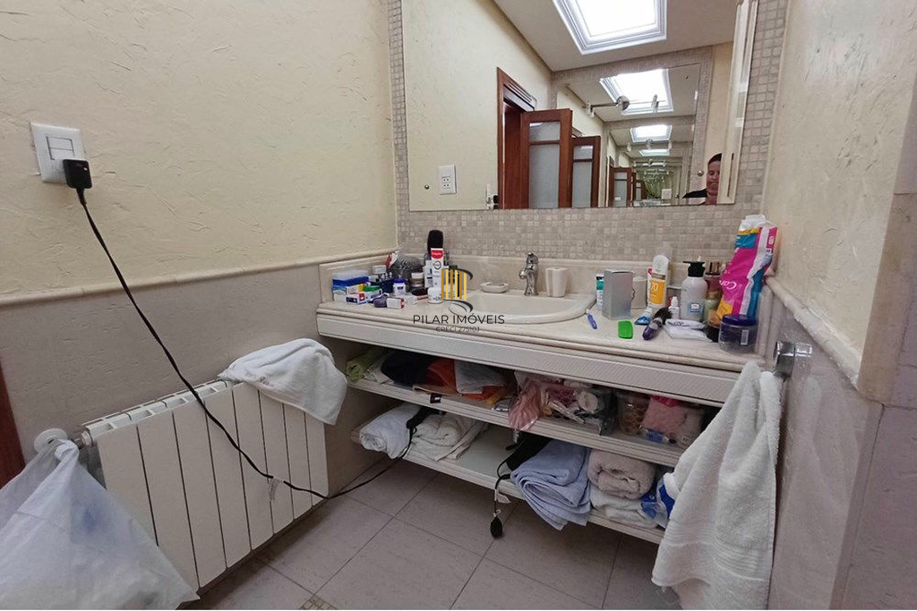 Casa 4 dormitórios no bairro Partenon