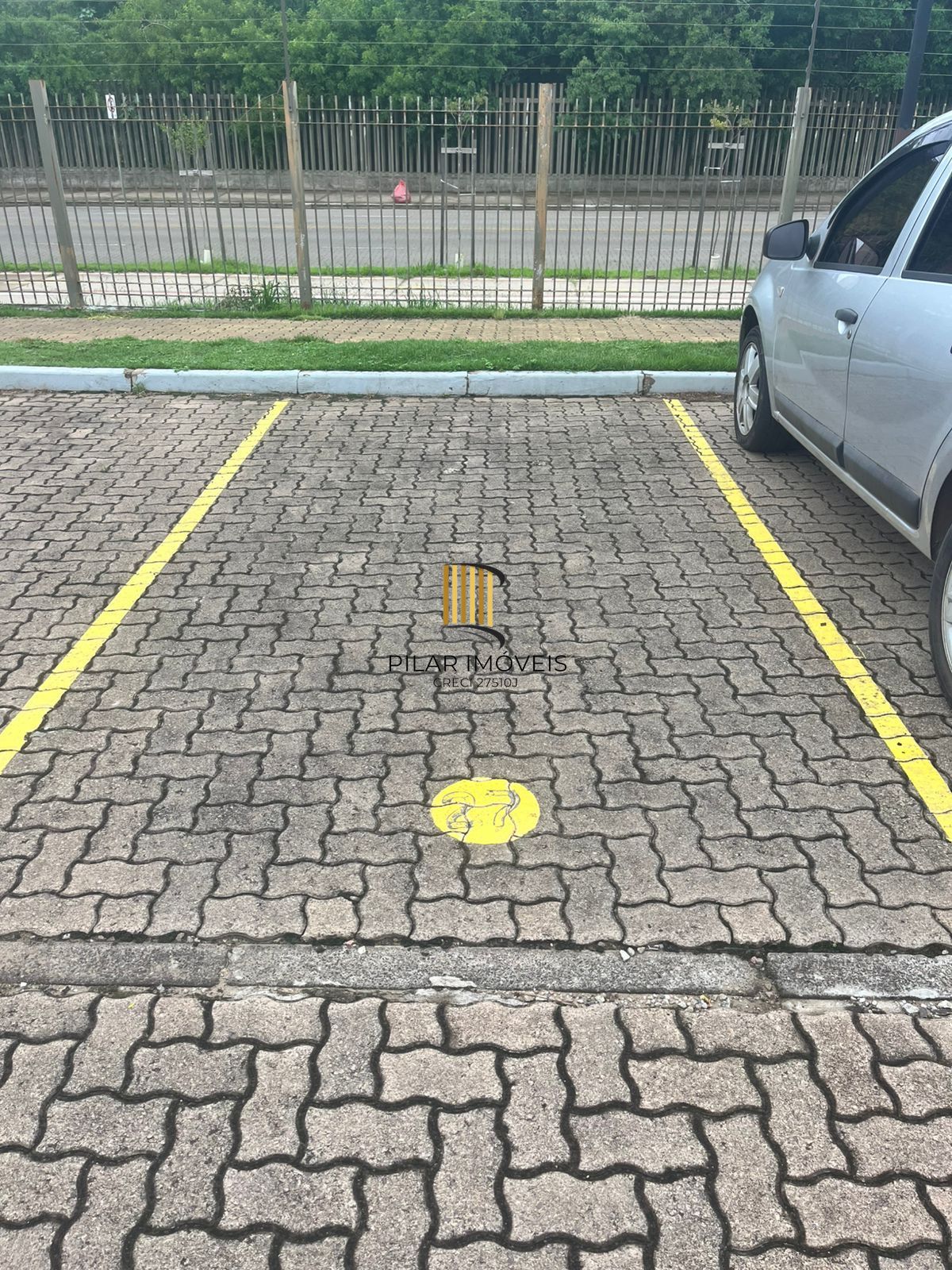 Apartamento no Humaitá de 02 dormitórios, infra e 01 vaga, nunca habitado