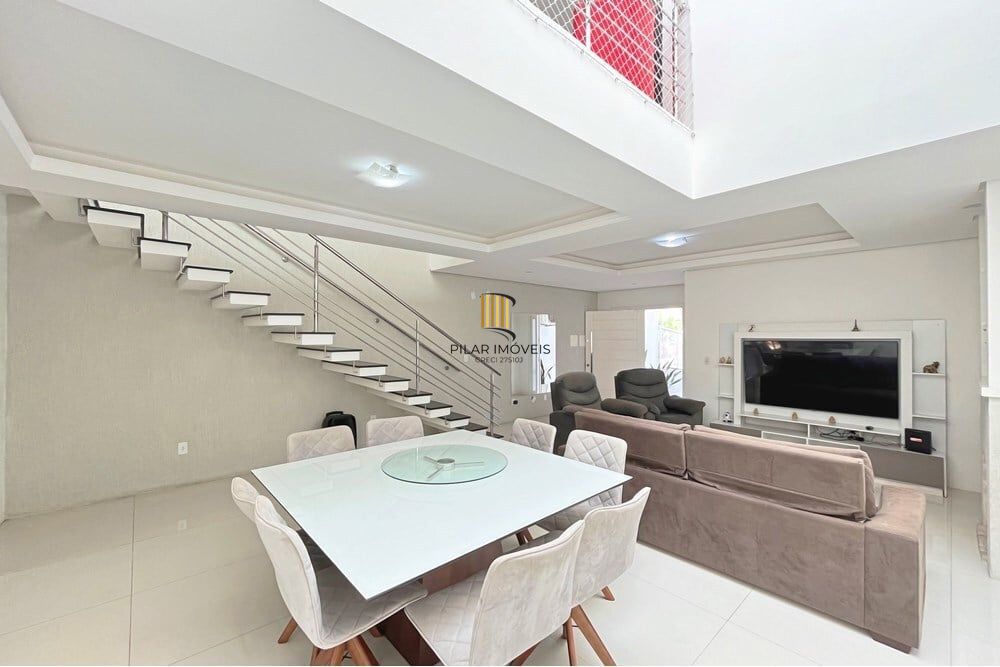 Casa 3 dormitórios no bairro Hípica