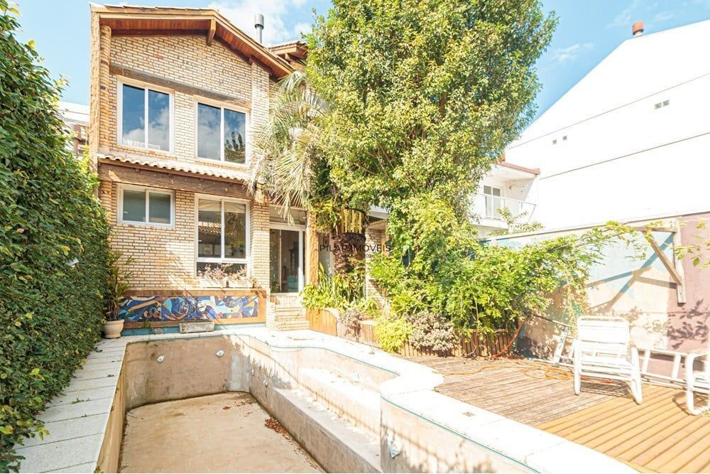Casa 4 dormitórios no bairro Chácara das Pedras