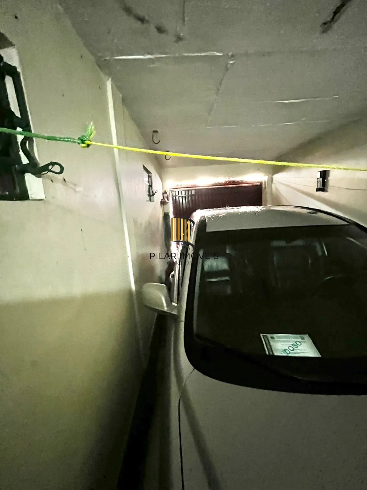 Apto térreo de 03 dorm, sala, banho, cozinha, reformado, com vaga de garagem.