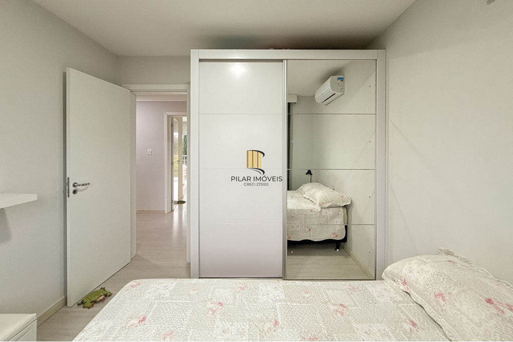 Casa 5 dormitórios no bairro Igara