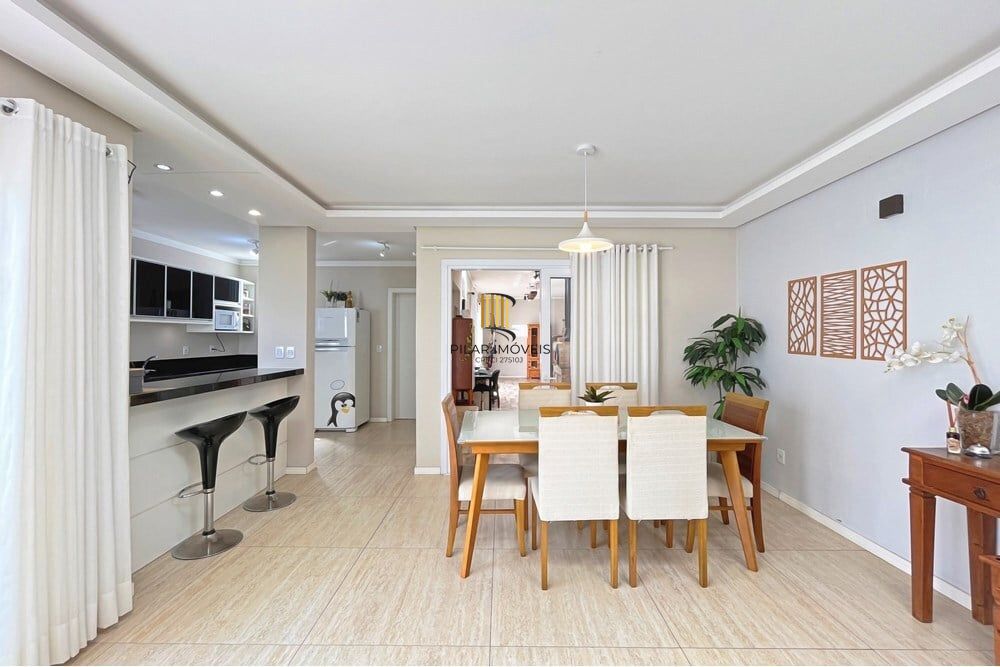 Casa 3 dormitórios no bairro Hípica