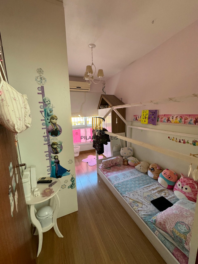 Casa 3 dormitórios no bairro Hípica