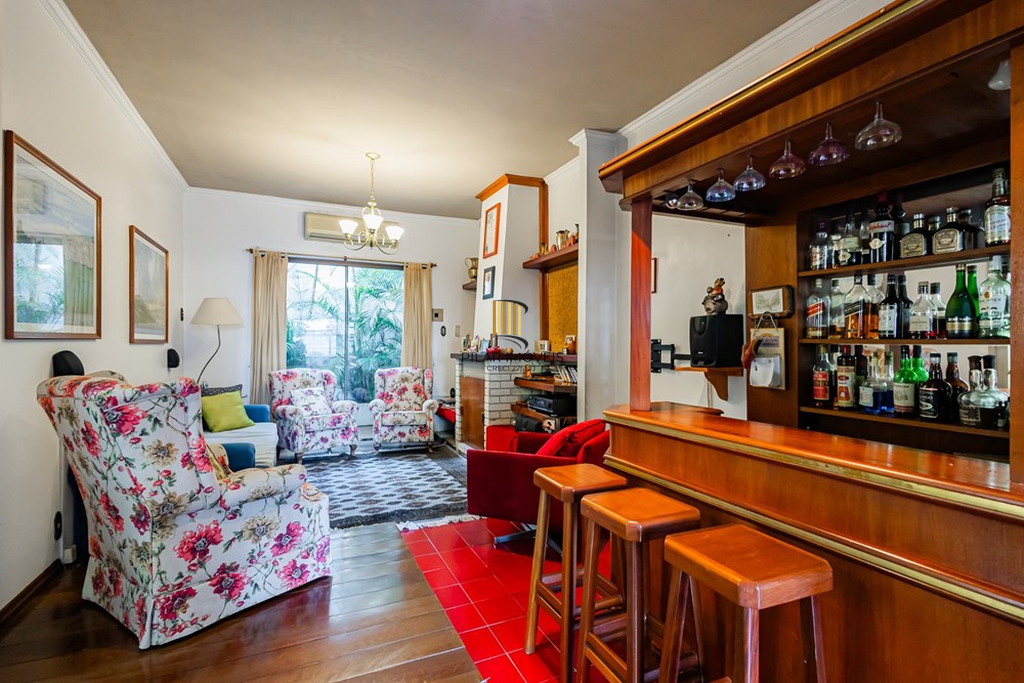 Casa 5 dormitórios no bairro Petrópolis