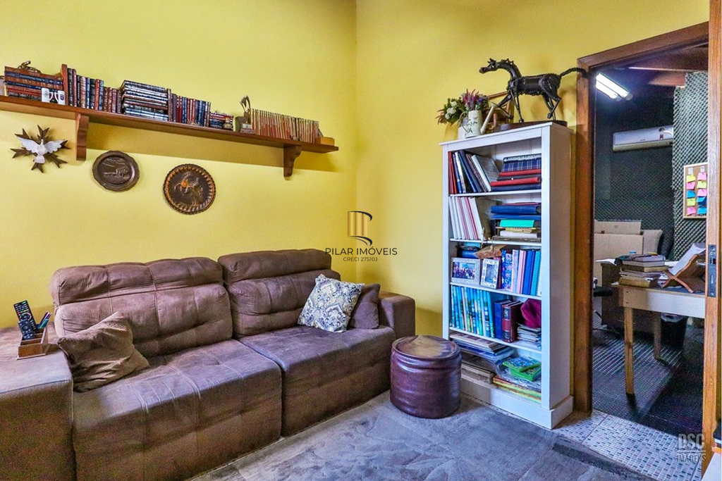 Casa 6 dormitórios no bairro Rubem Berta