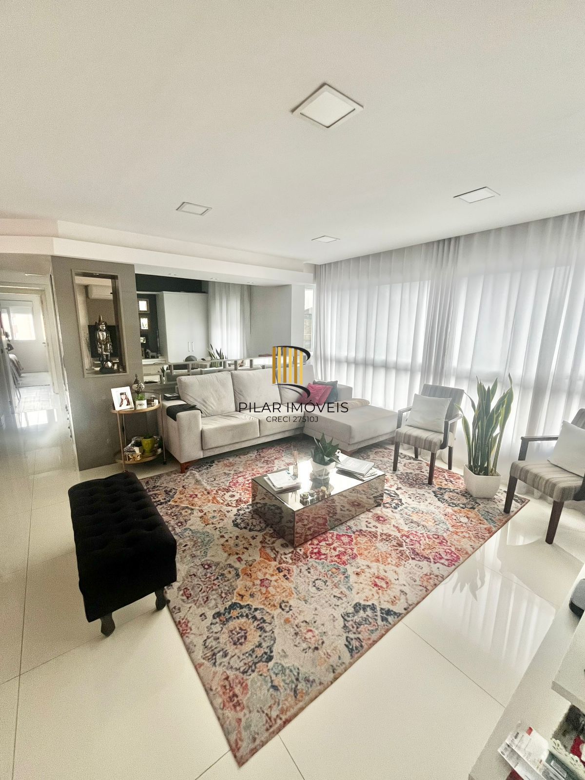 Apto de 03 dorm, sendo 01 suíte, 02 vagas, 103 m2, na João Obino, semi mobiliado