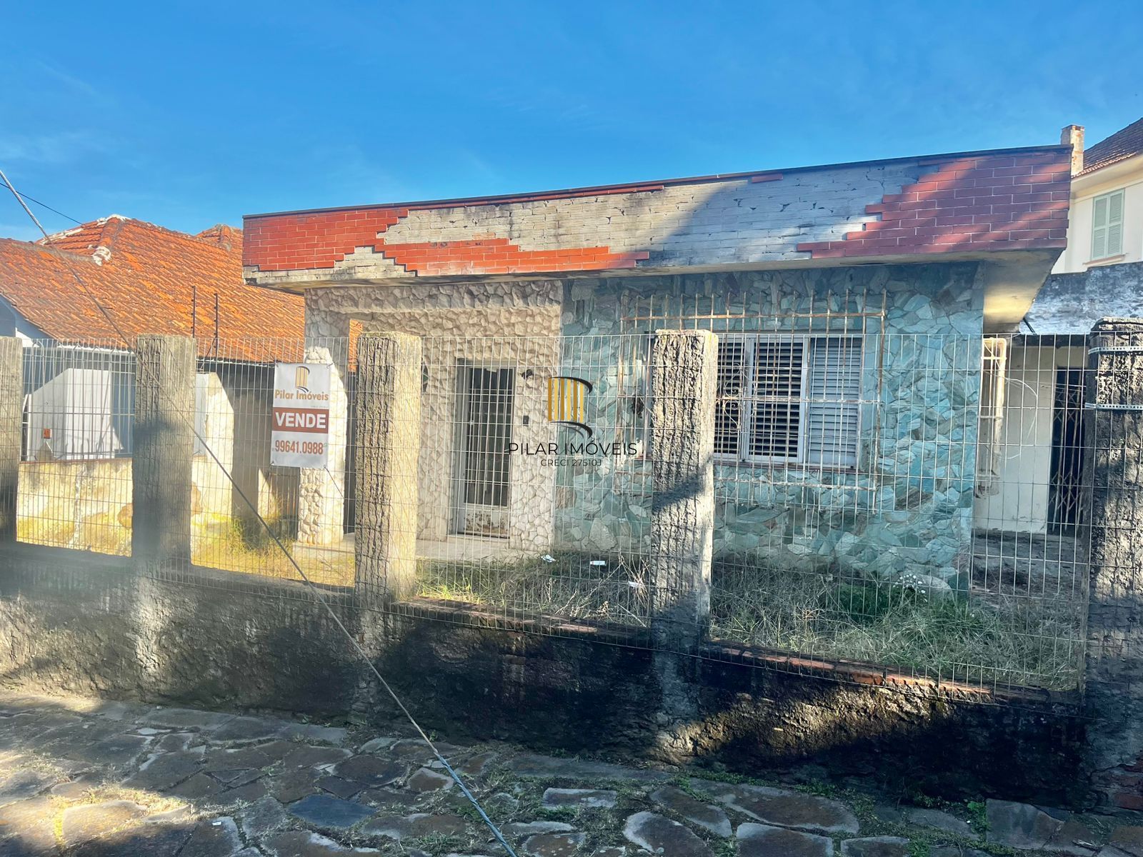 Casa no Passo da Areia, precisa reformas, terreno de 270 m²