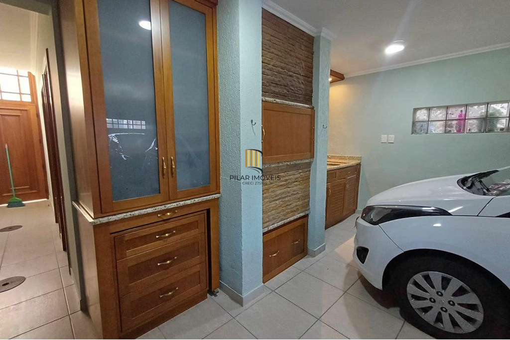 Casa 4 dormitórios no bairro Partenon