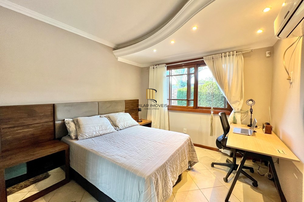 Casa 4 dormitórios no bairro Moinhos de Vento