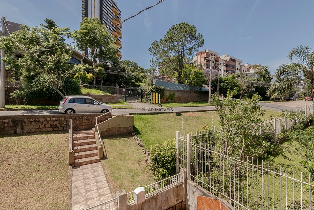 Casa 3 dormitórios no bairro Menino Deus