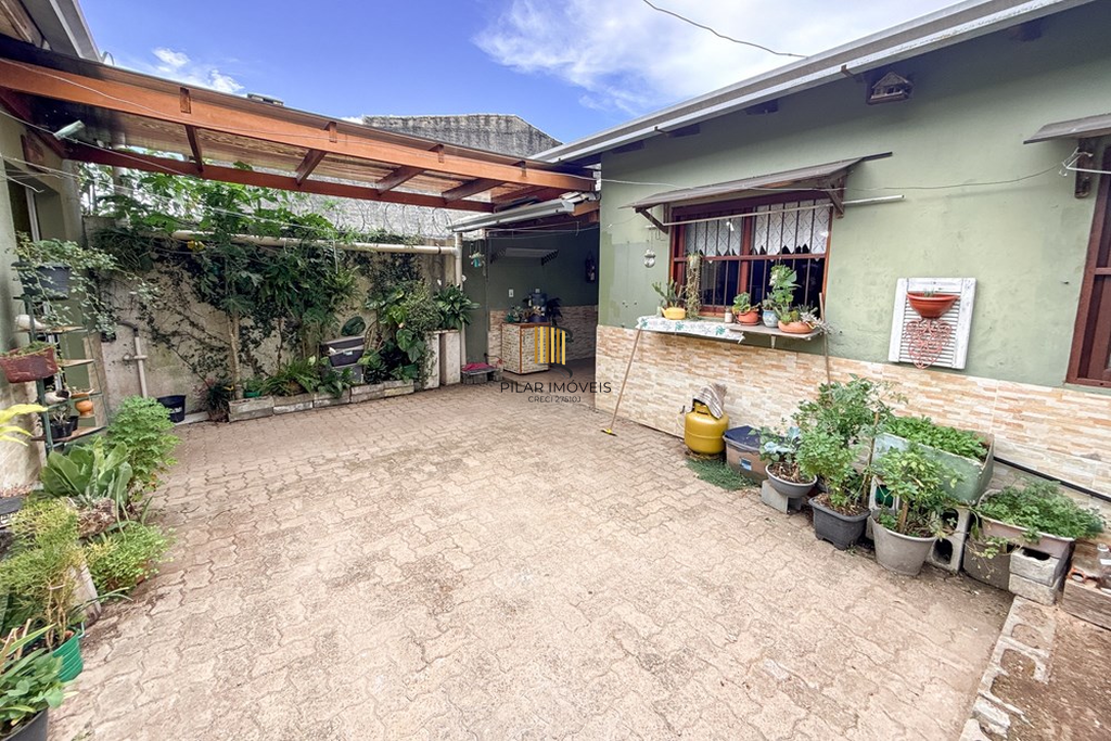 Casa 3 dormitórios no bairro Igara