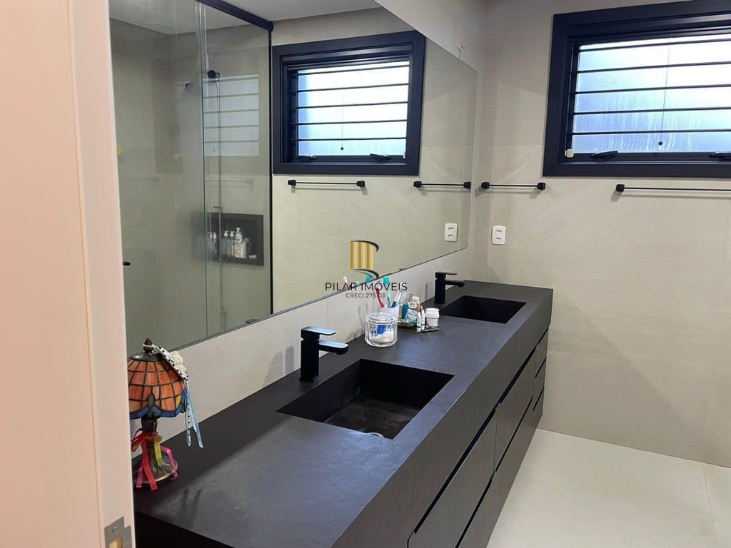 Casa de Condomínio 1 dormitório no bairro Hortênsias