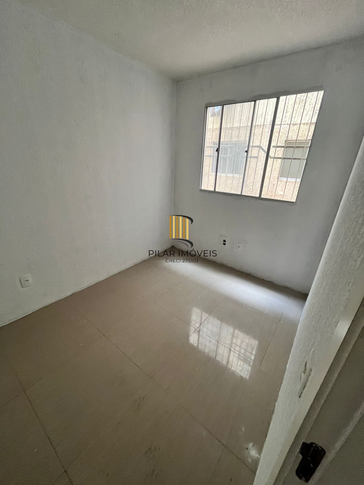 Apto 2 Dormitórios, Térreo, Sala, Cozinha, Banheiro, 01 vaga garagem-rotativa