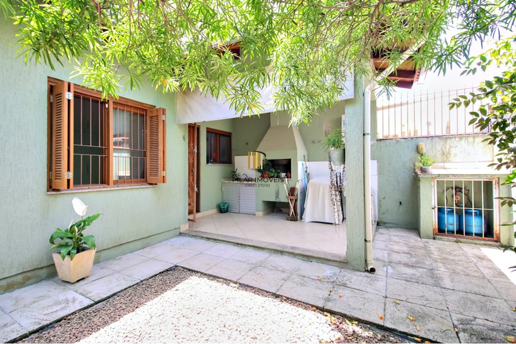 Casa 3 dormitórios no bairro Guarujá