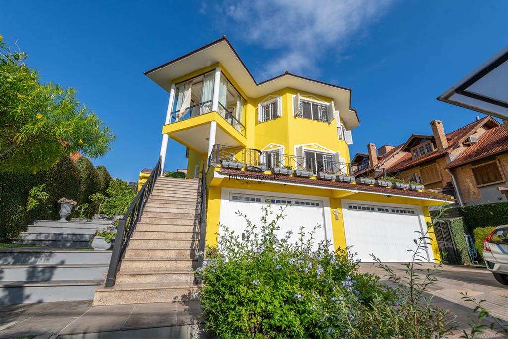 Casa 4 dormitórios no bairro Ipanema