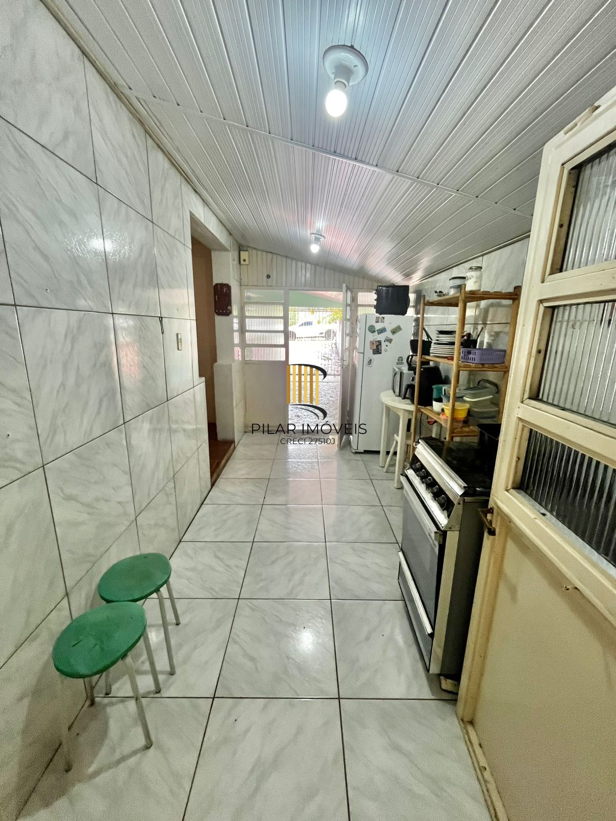 Casa com 80 m2 de área construída, 03 dorm, sala estar/jantar, cozinha, pátio