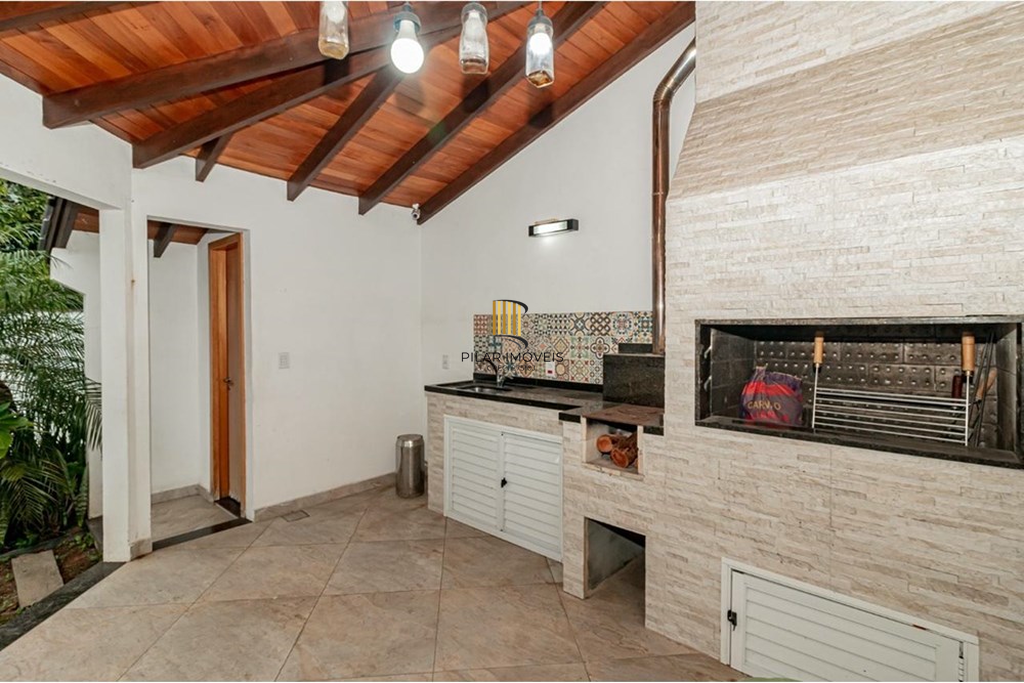 Casa 4 dormitórios no bairro Nonoai