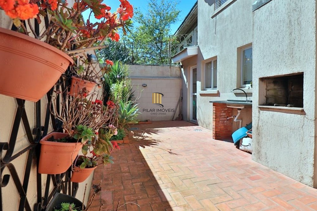 Casa de Condomínio 3 dormitórios no bairro São Sebastião