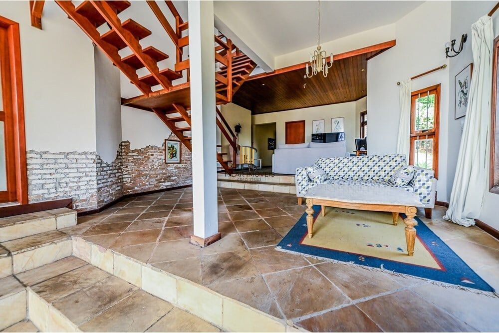 Casa 4 dormitórios no bairro Ipanema