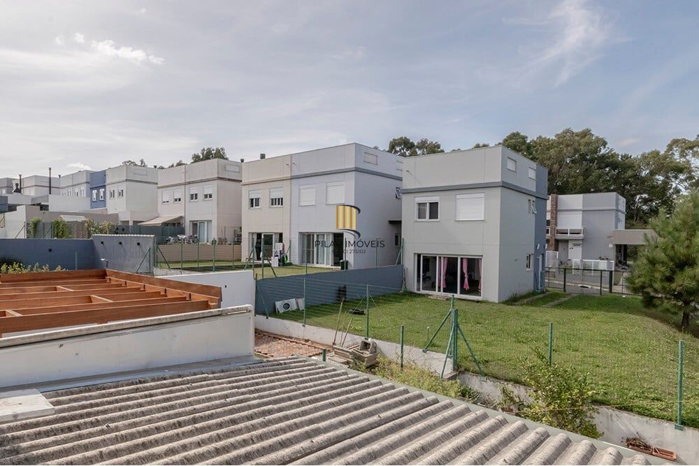 Casa 3 dormitórios no bairro Lomba do Pinheiro