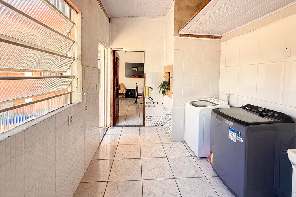 Casa 3 dormitórios no bairro Igara