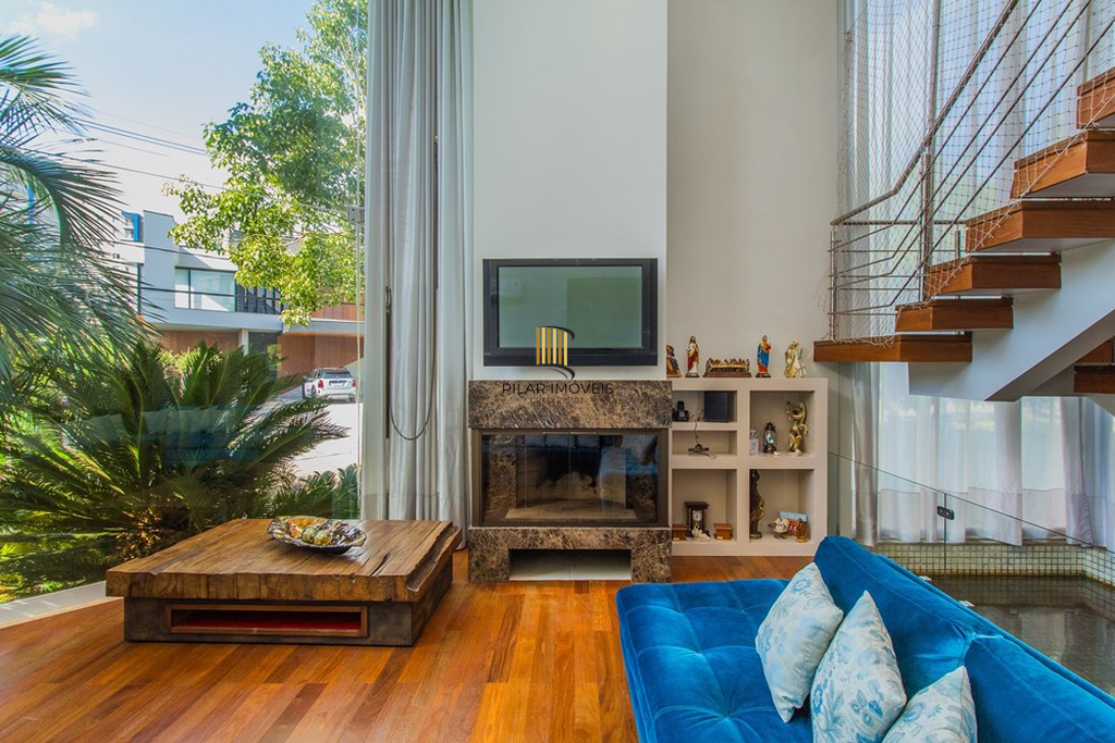 Casa 4 dormitórios no bairro Igara