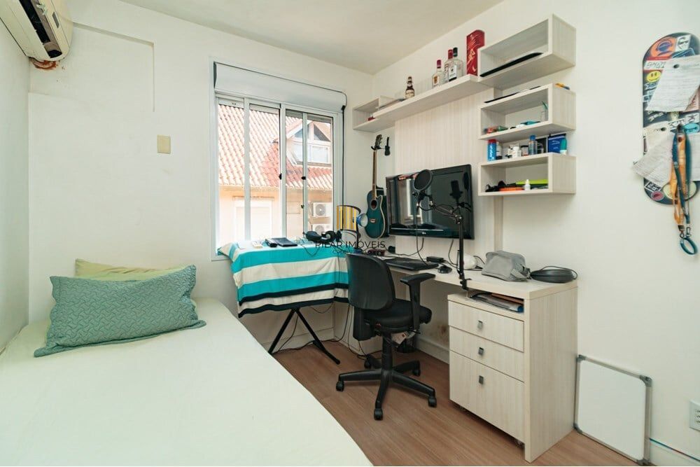 Casa de Condomínio 4 dormitórios no bairro Sarandi