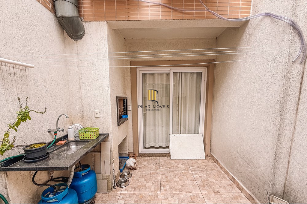 Casa 3 dormitórios no bairro Igara