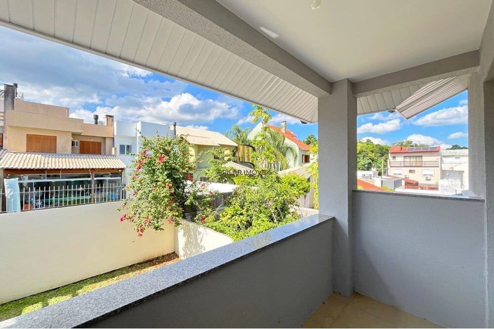 Casa 3 dormitórios no bairro Hípica