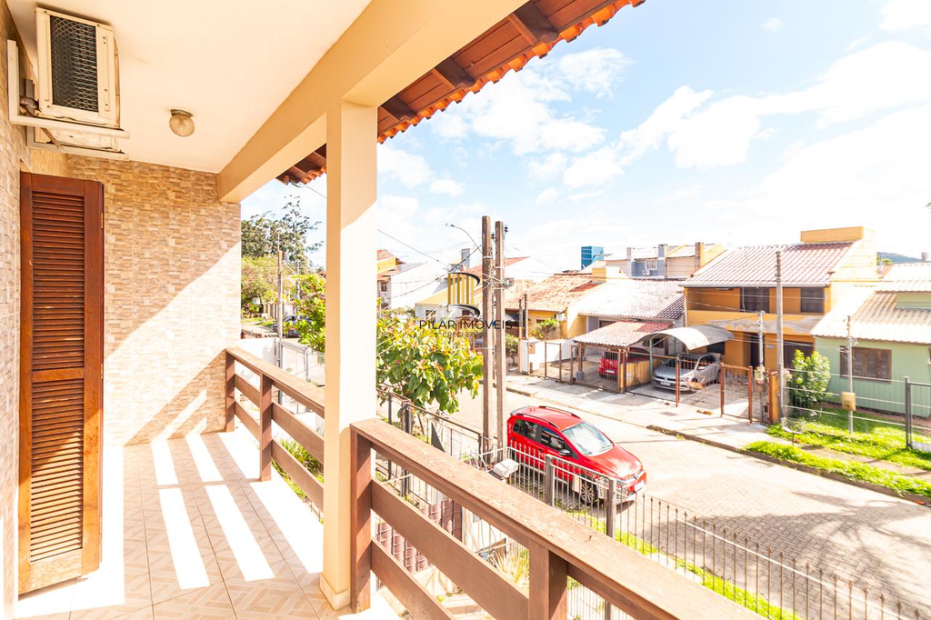 Casa 3 dormitórios no bairro Hípica