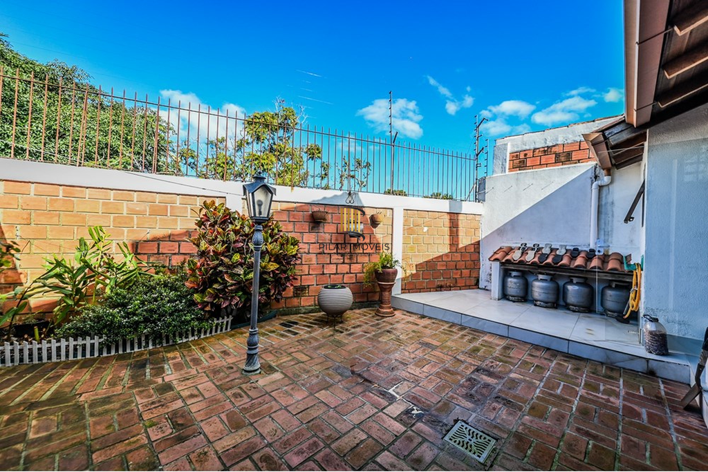 Casa de Condomínio 3 dormitórios no bairro Cavalhada