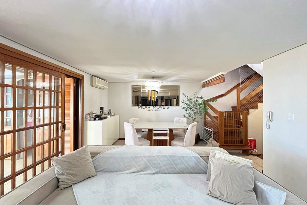 Casa de Condomínio 3 dormitórios no bairro Pedra Redonda