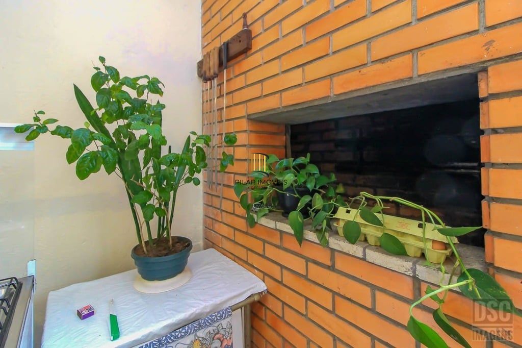 Casa 3 dormitórios no bairro Glória