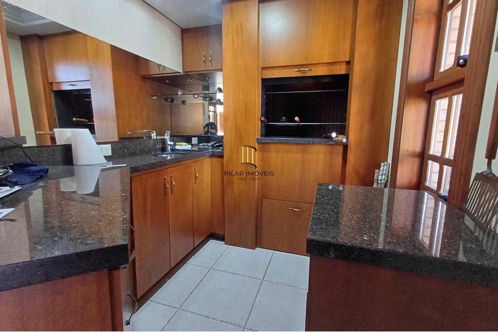 Casa 4 dormitórios no bairro Partenon