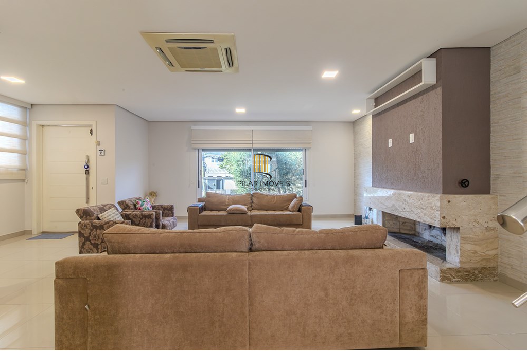 Casa 4 dormitórios no bairro Chácara das Pedras