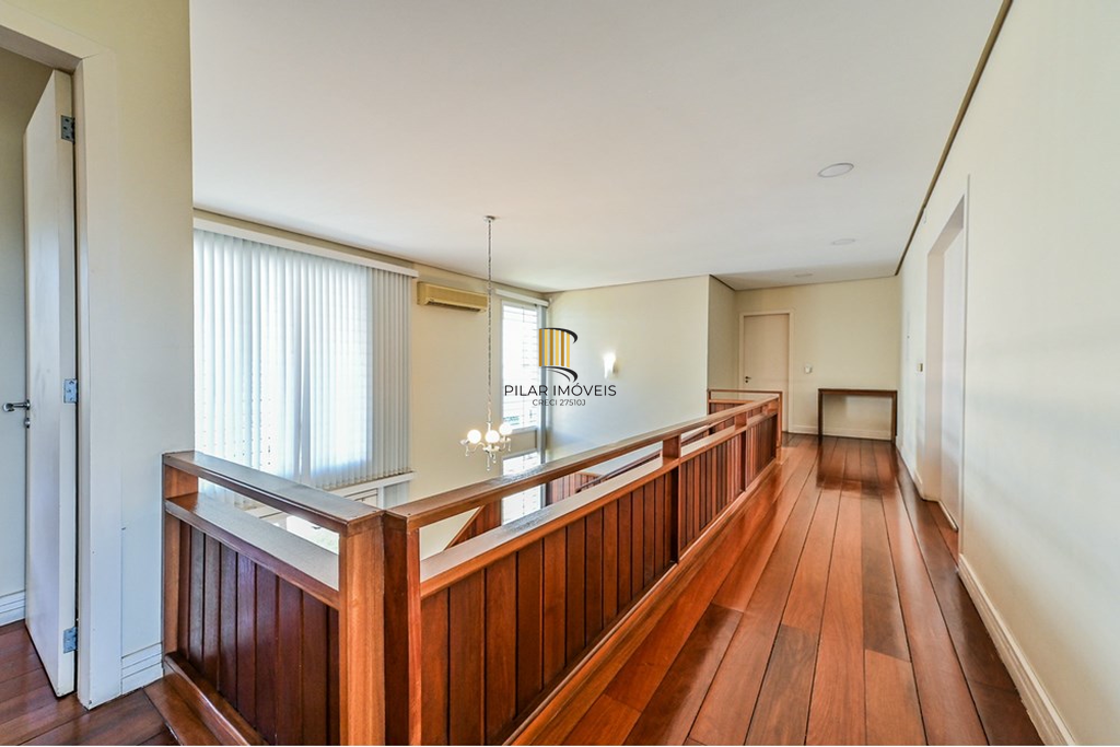 Casa 4 dormitórios no bairro Morro Santana