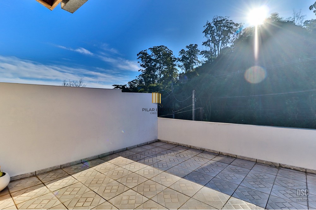 Casa 5 dormitórios no bairro Ipanema