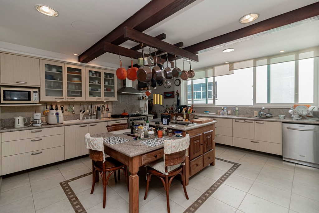 Cobertura 4 dormitórios no bairro Bela Vista