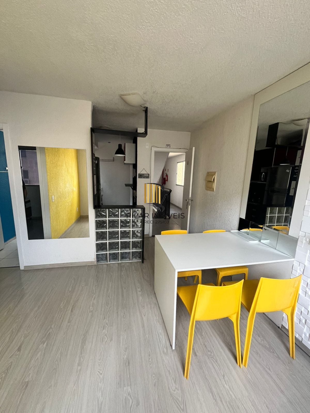 Apto 2 Dormitórios, Sala, Cozinha, Banheiro, semimob, 01 vaga garagem-rotativa