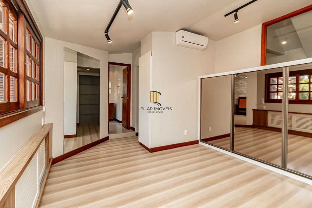 Casa de Condomínio 4 dormitórios no bairro Bela Vista